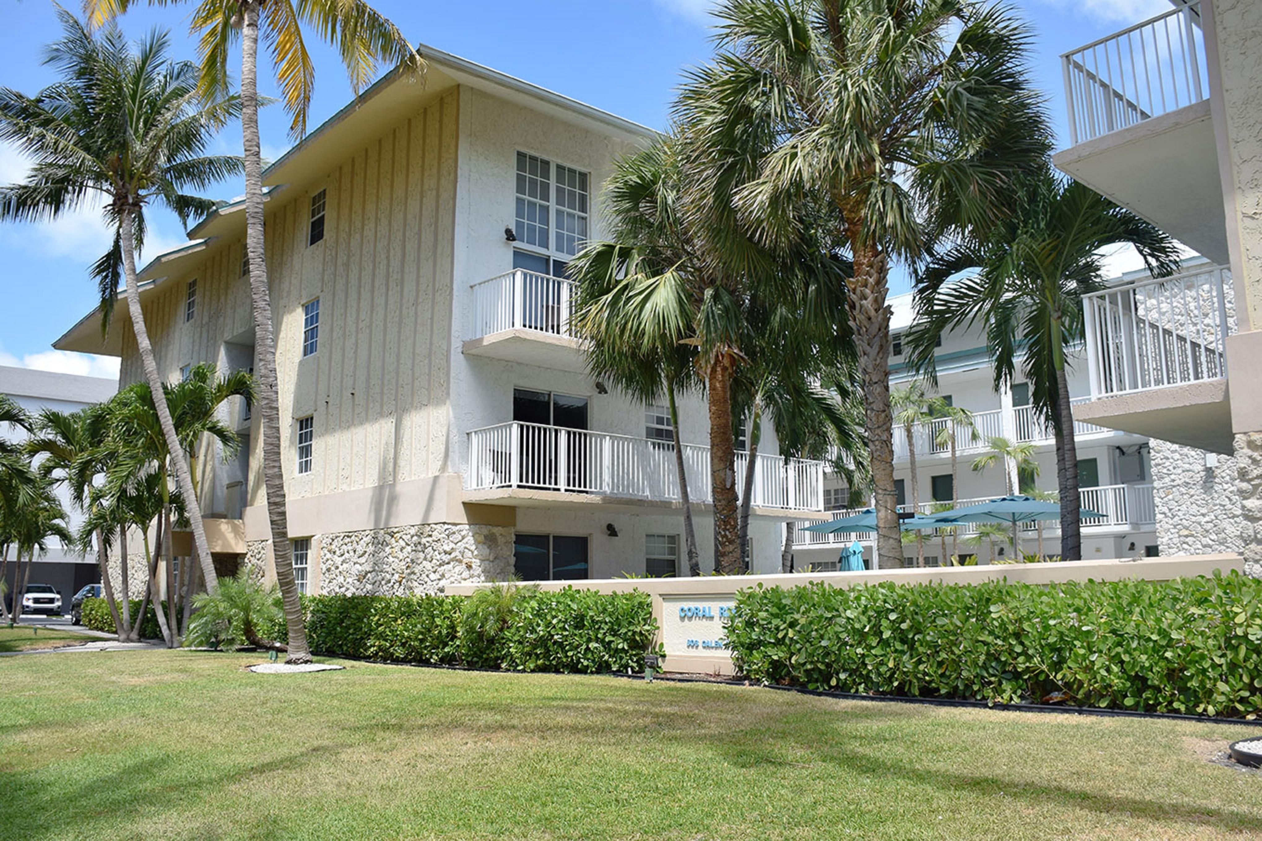 Coral Reef At Key Biscayne Hotel Exterior photo